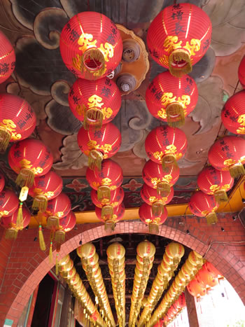 Ximen temple (c) 2013 by John Goss